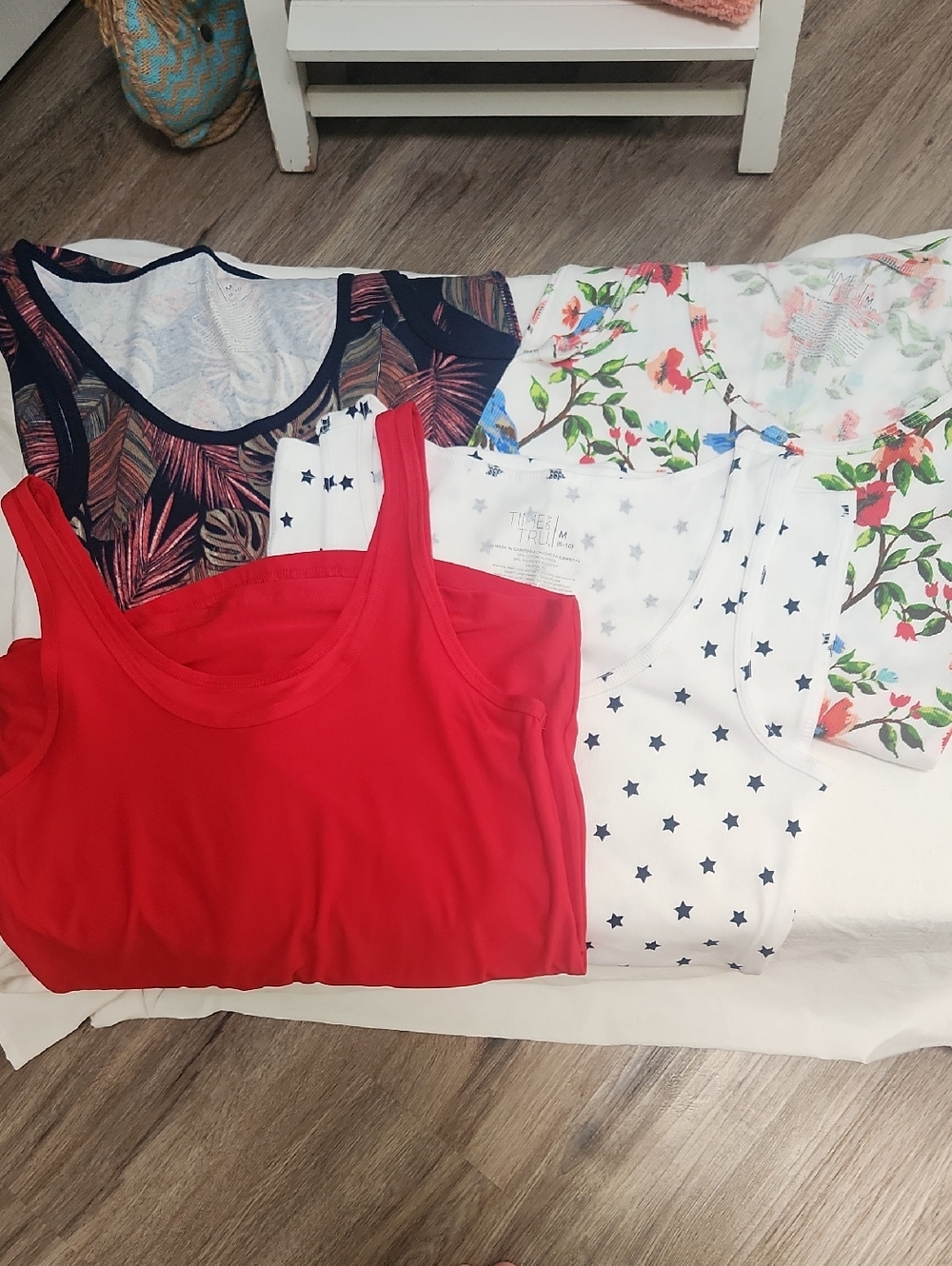tank tops womens med. lot